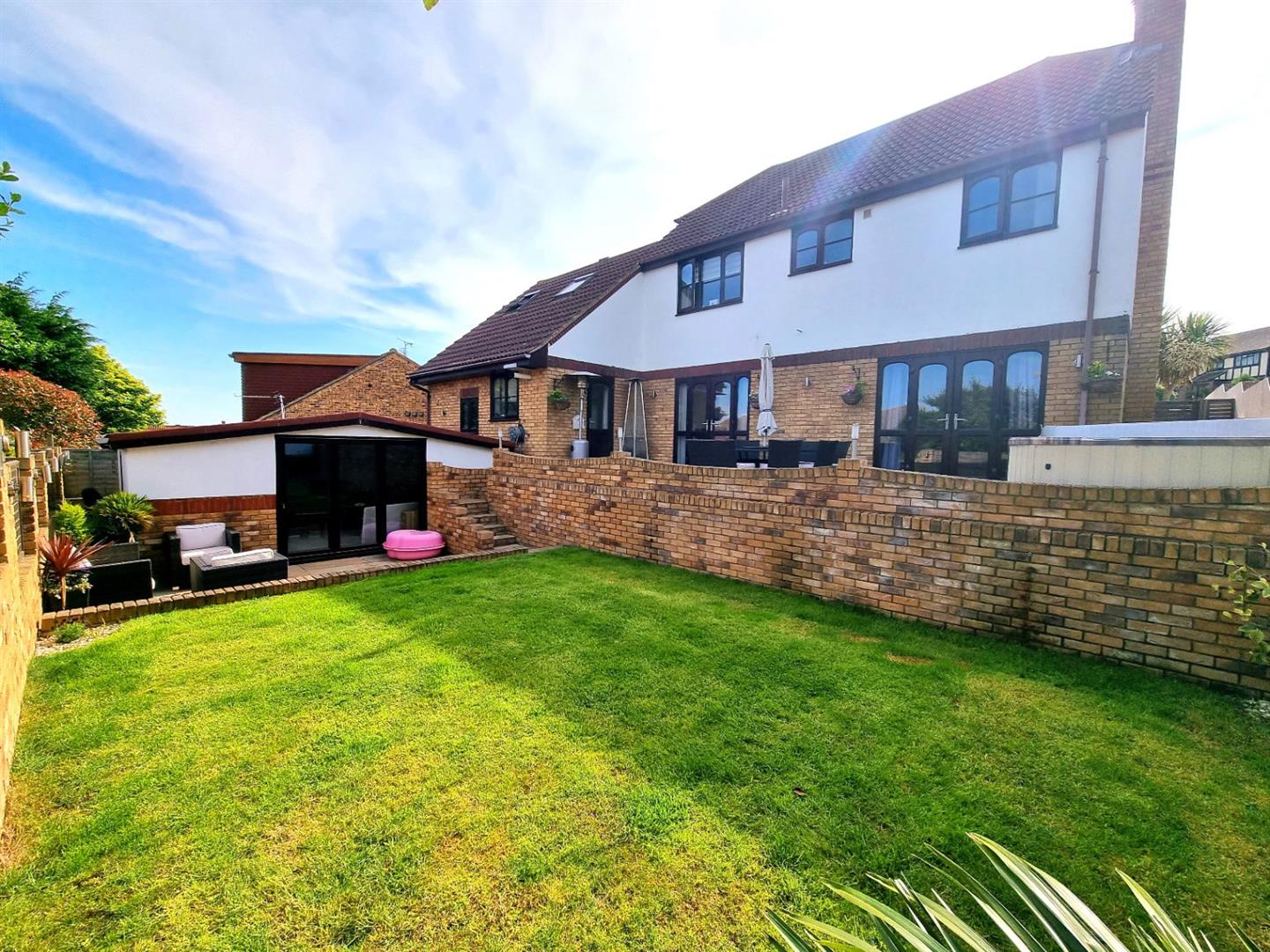 House Rodmer Close in Borough of Swale