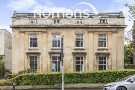 Flat Cotham Road in Bristol
