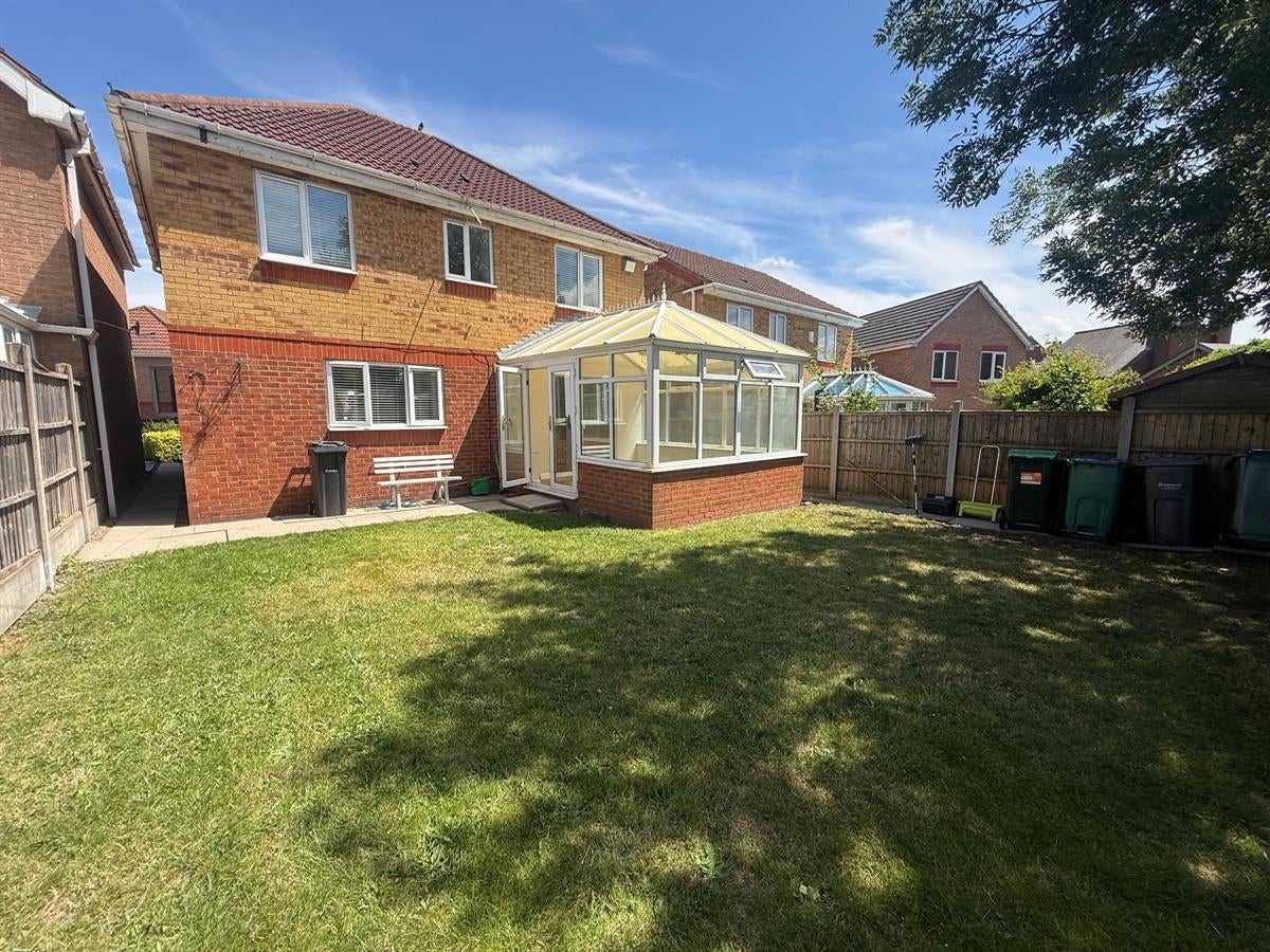 House Carnegie Drive in Sandwell