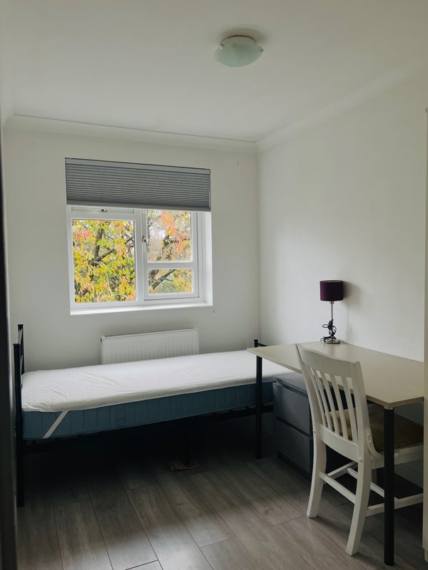 Room Palace Road in Greater London