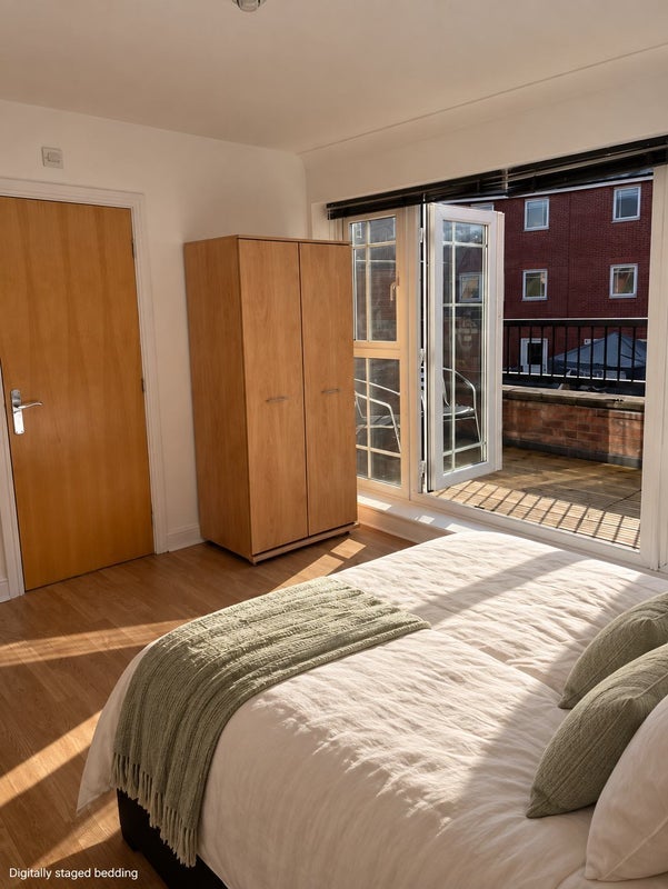 Room Mackworth Street in Manchester