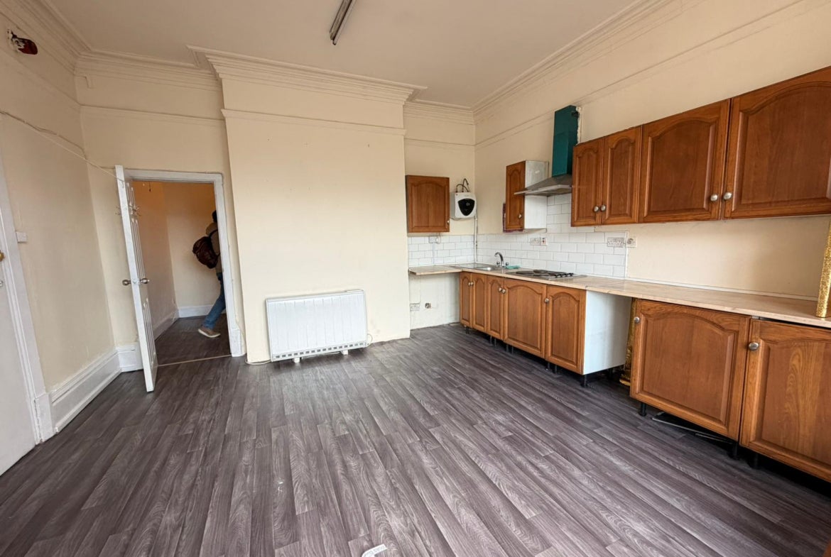 Flat Uppingham Road in Leicester