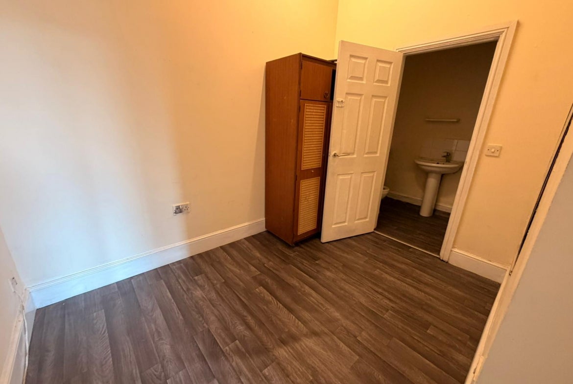 Flat Uppingham Road in Leicester