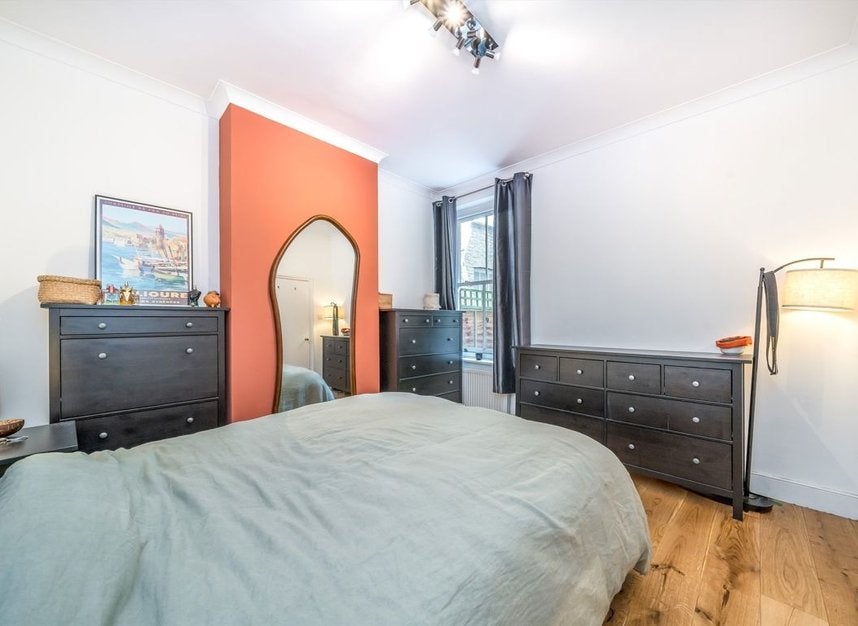 Flat Elmhurst Street in Greater London