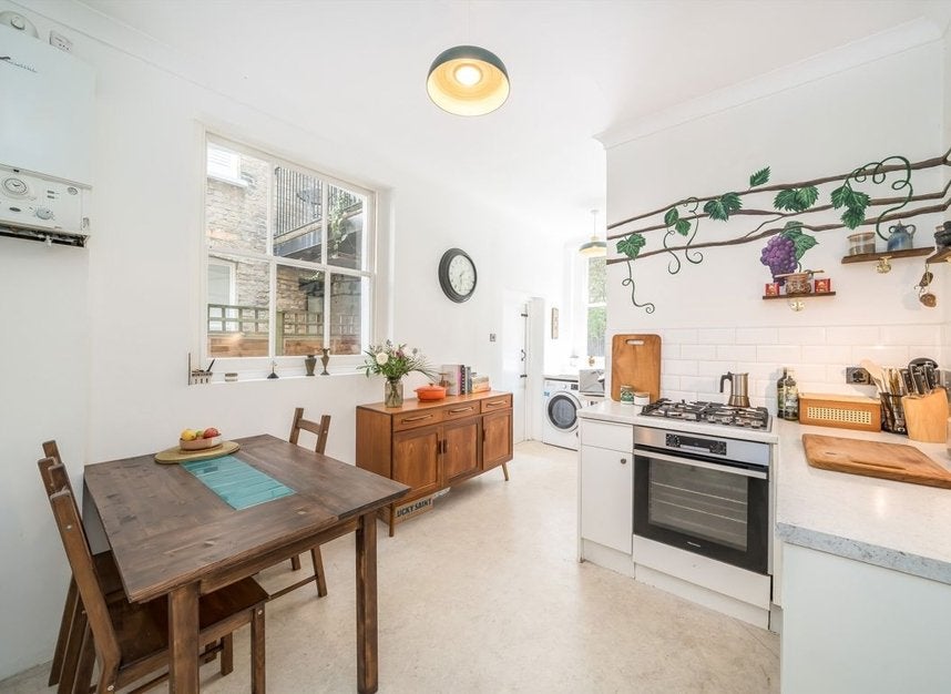 Flat Elmhurst Street in Greater London