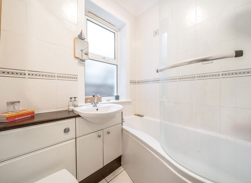 Flat Elmhurst Street in Greater London