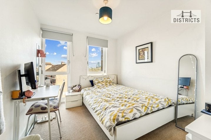 Flat Hannaford Walk in Greater London