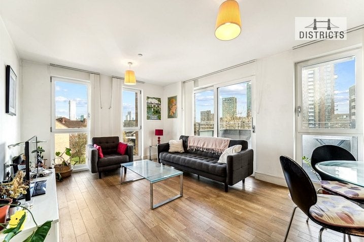 Flat Hannaford Walk in Greater London