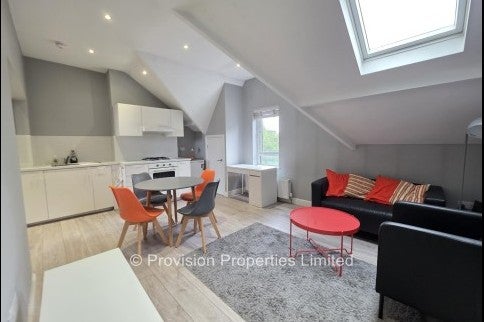 Flat Cromer Terrace in Leeds