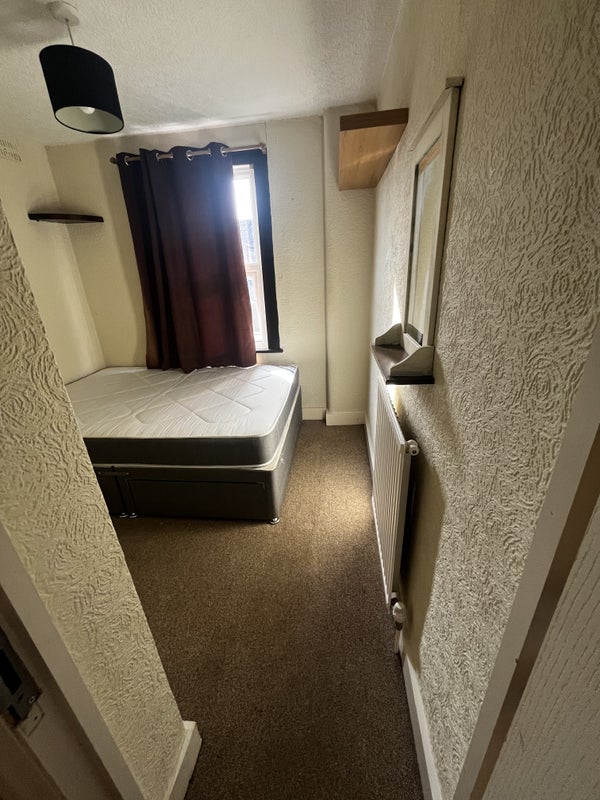 Room Park Road in Greater London