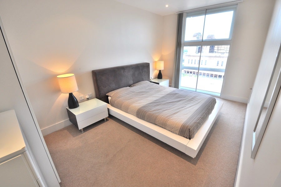 Flat Queenstown Road in Greater London