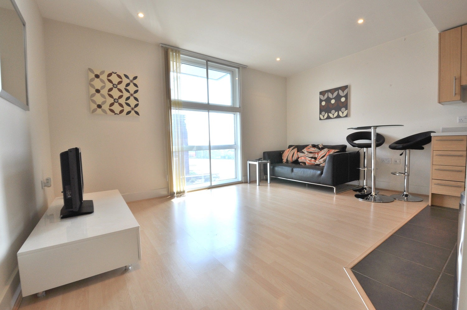 Flat Queenstown Road in Greater London