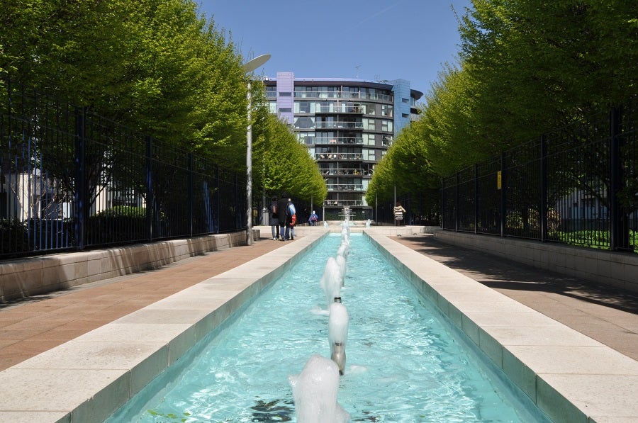 Flat Queenstown Road in Greater London