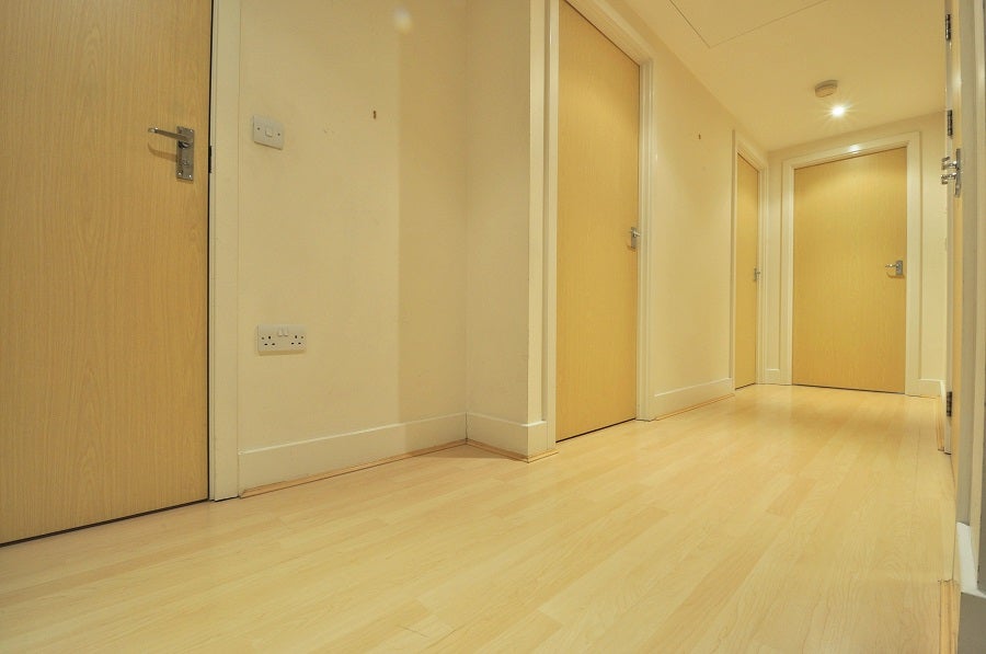 Flat Queenstown Road in Greater London