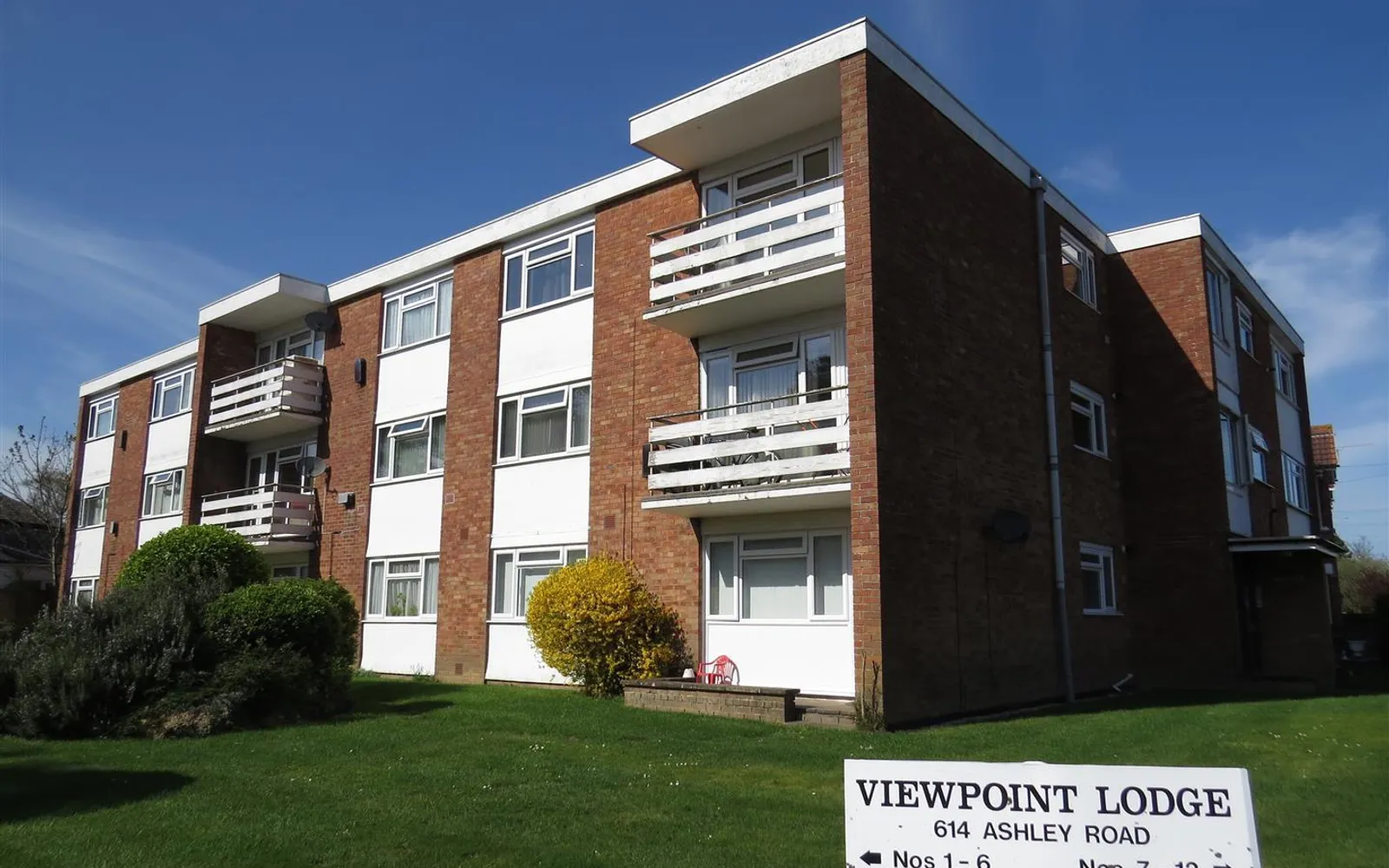 Flat Ashley Road in Poole