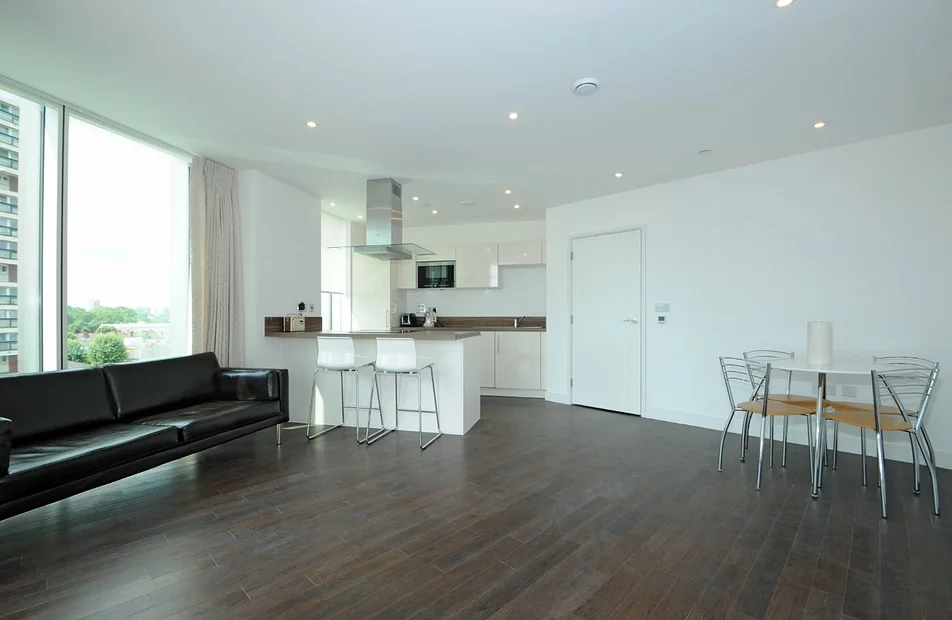 Flat Surrey Quays Road in Greater London