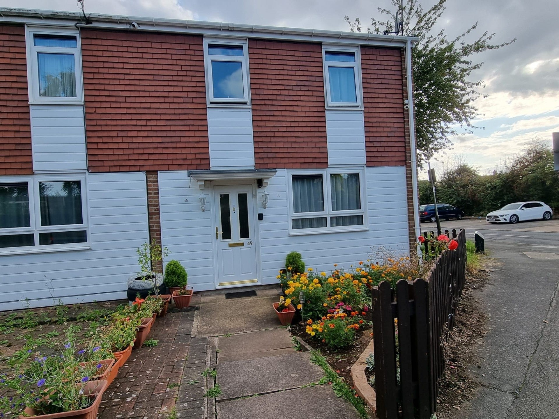 House Lockerbie Avenue in Leicester