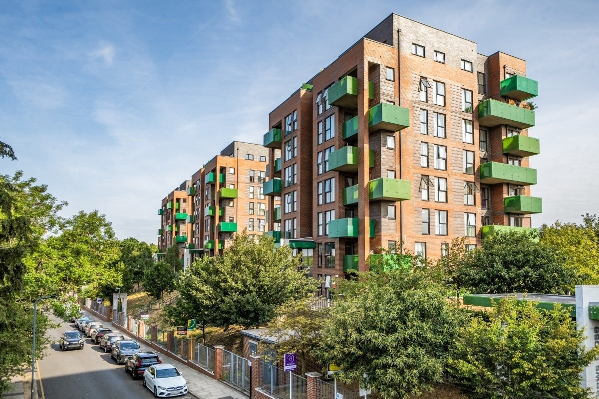 Flat Brook Avenue in Greater London