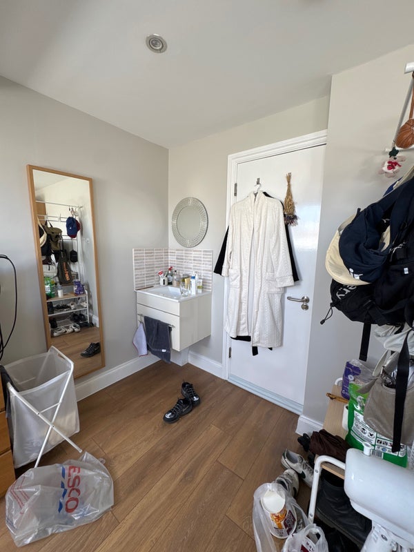 Room Orford Road in Greater London