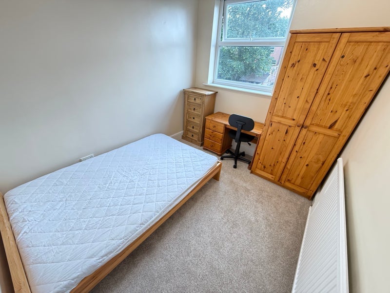 Room Crookesmoor Road in Sheffield