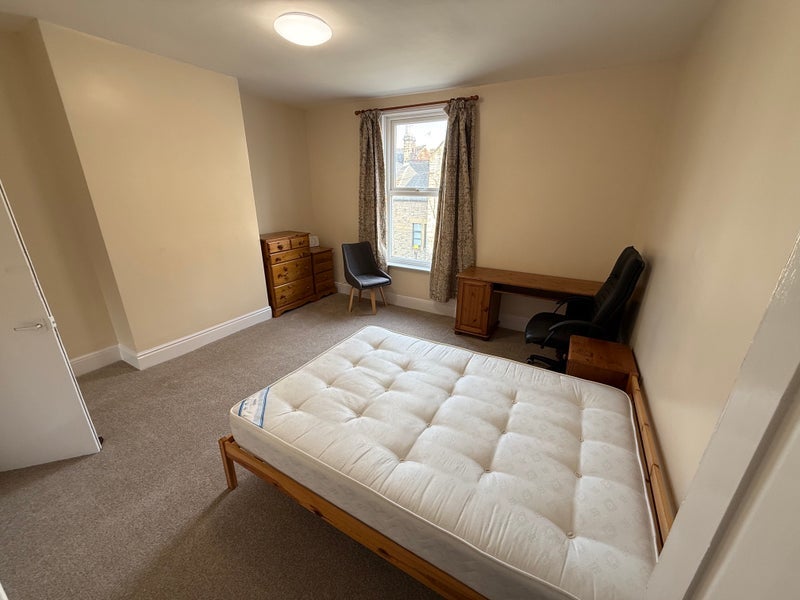 Room Crookesmoor Road in Sheffield