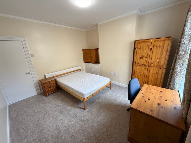Room Crookesmoor Road in Sheffield