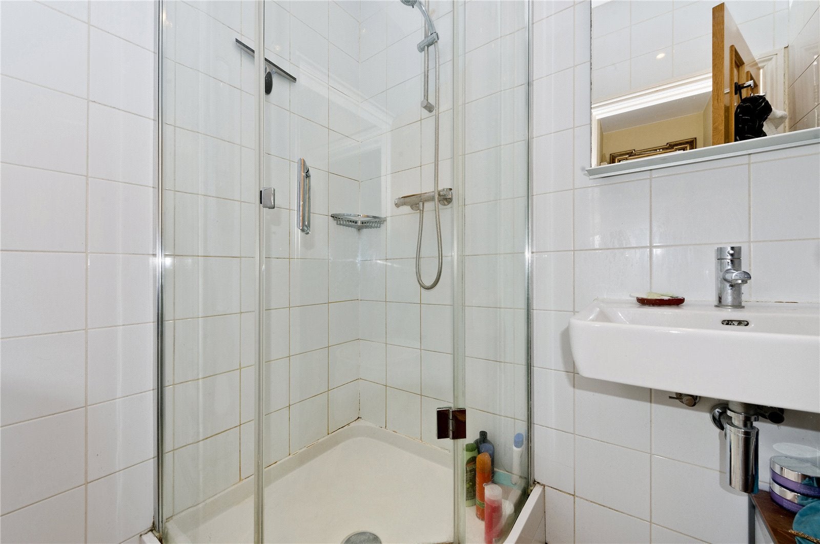 Flat Cheniston Gardens in Greater London