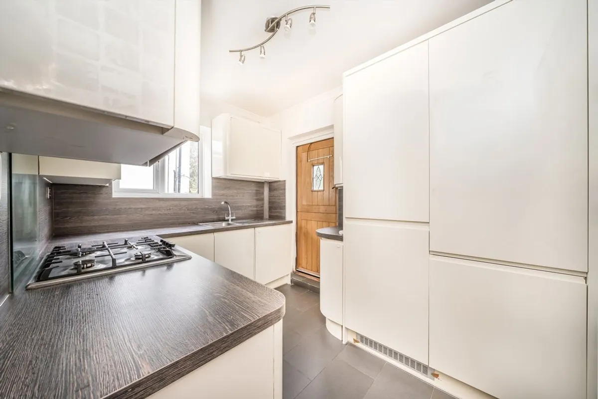 Flat Hexham Gardens in Greater London