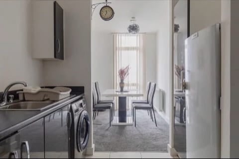 Room Cotton Street in Greater London