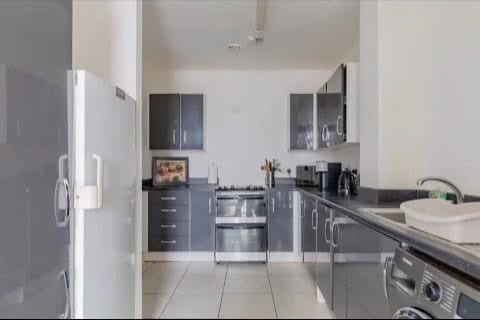 Room Cotton Street in Greater London