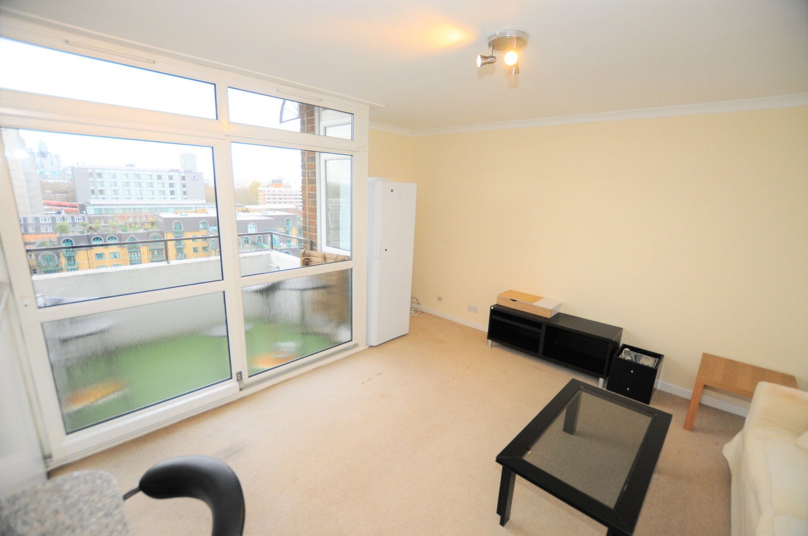 Flat Cole Close in Greater London