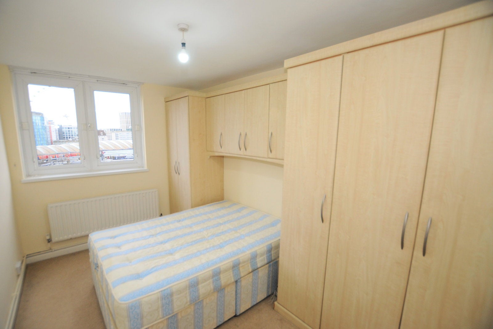 Flat Cole Close in Greater London