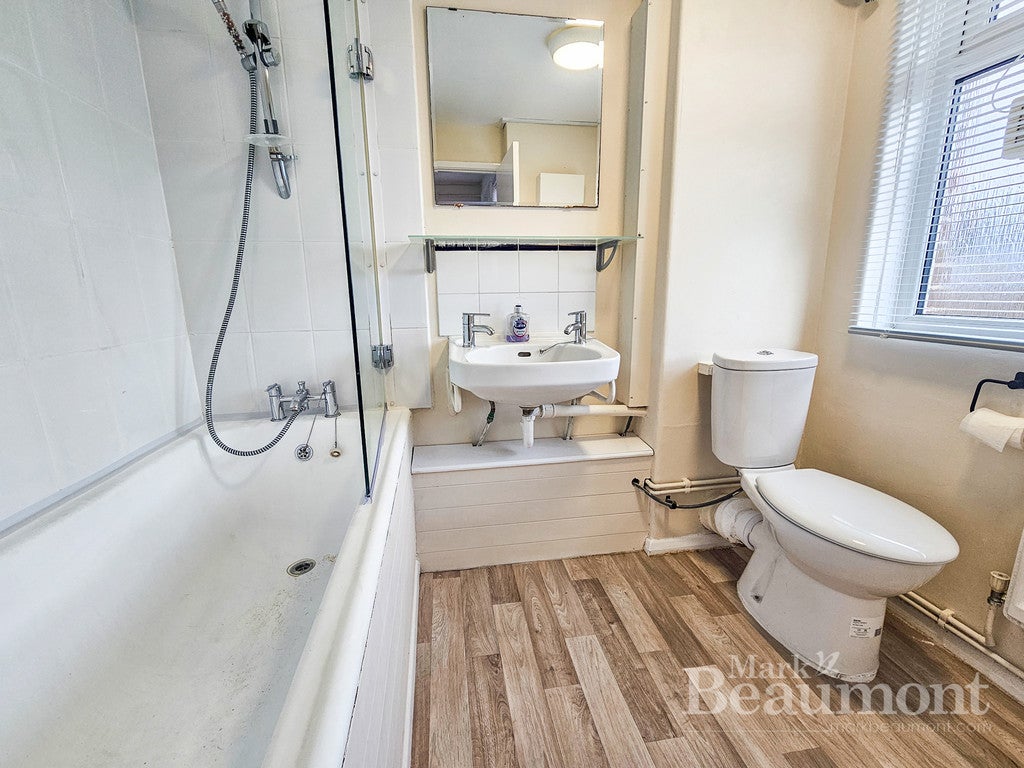 Flat Exbury Road in London