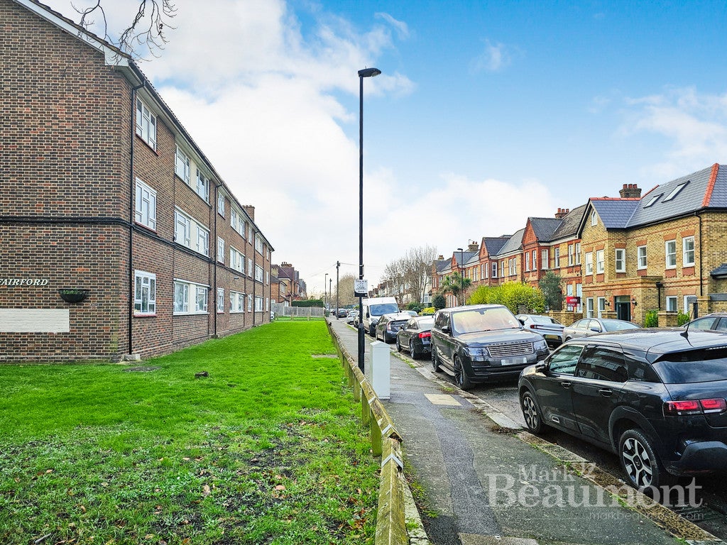 Flat Exbury Road in London