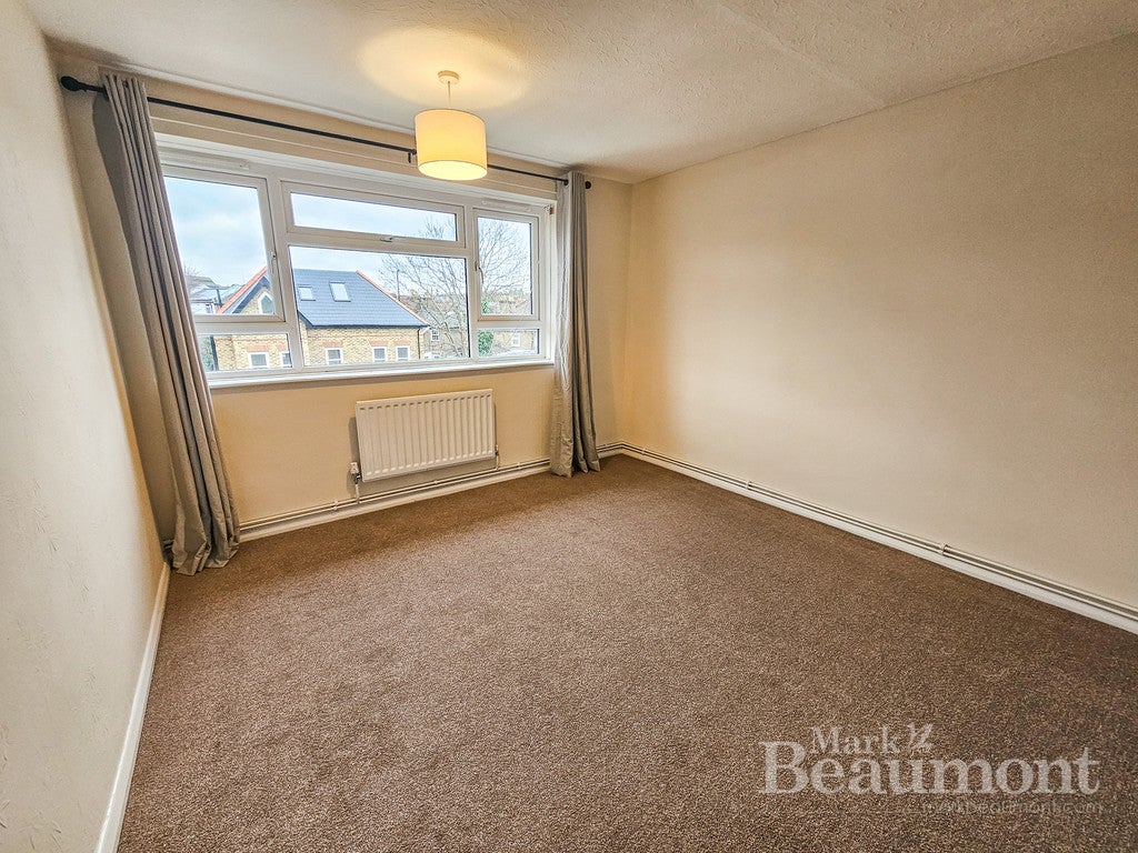 Flat Exbury Road in London