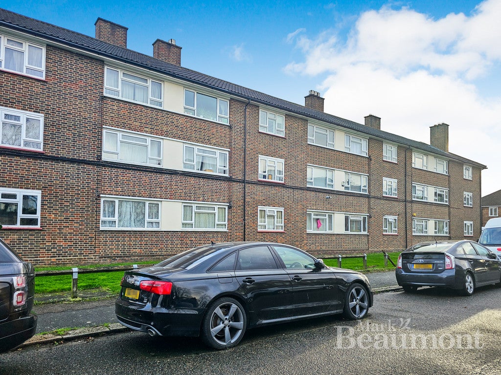 Flat Exbury Road in London