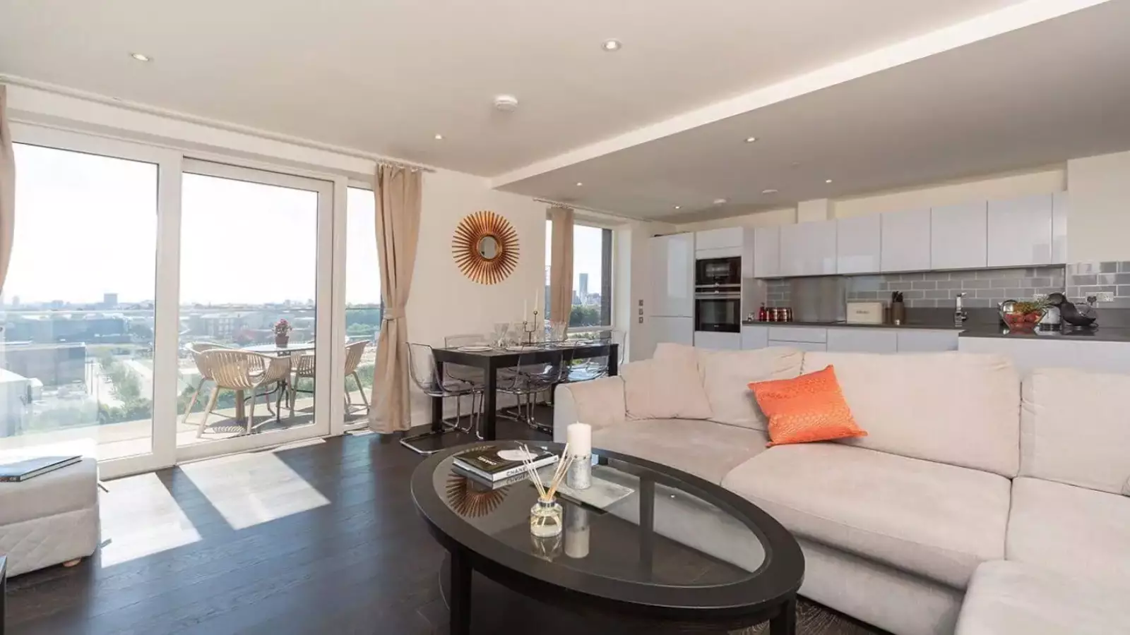 Flat West Parkside in Greater London