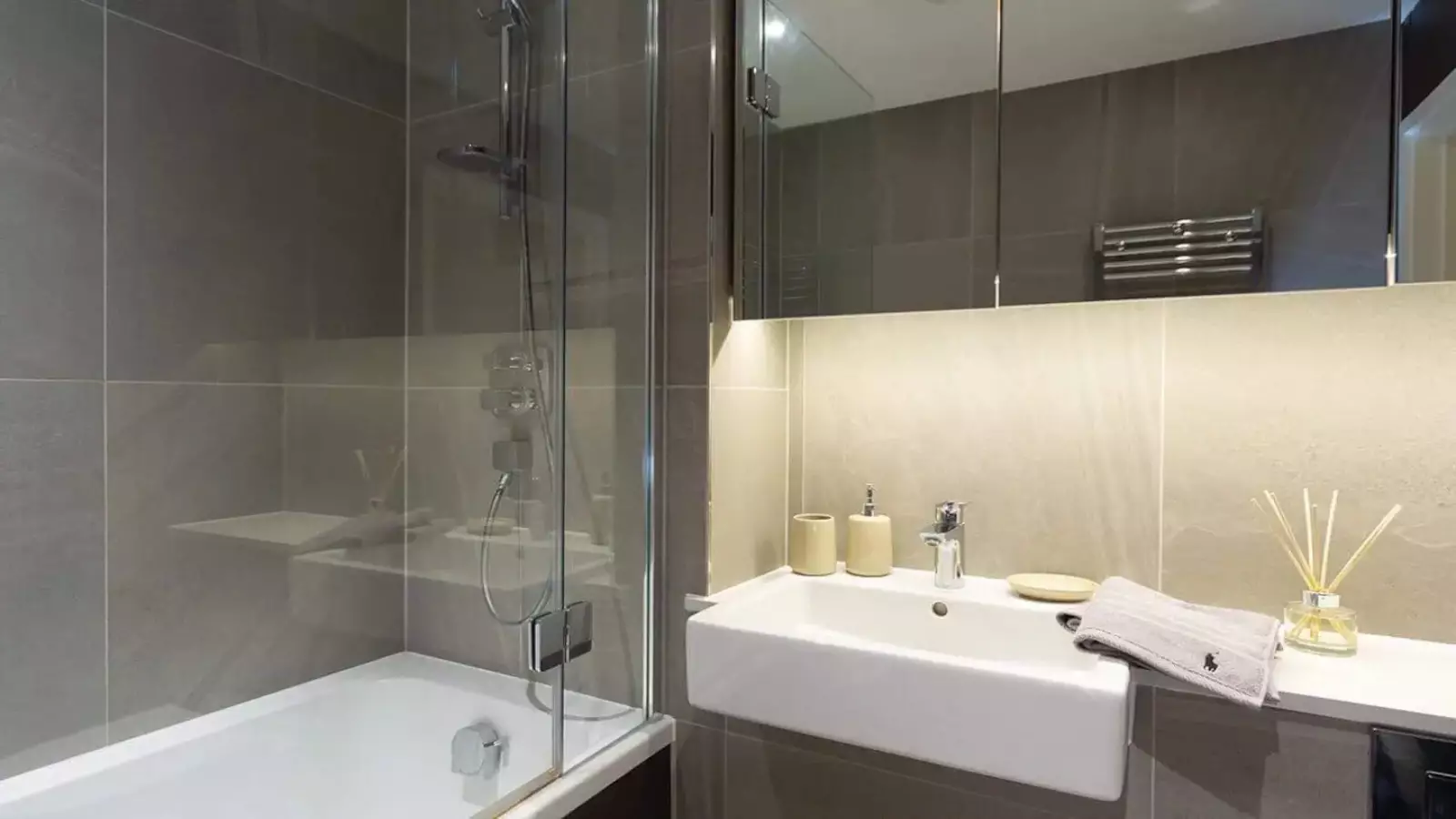 Flat West Parkside in Greater London