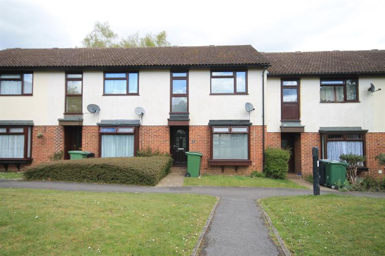 House Montrose Close in East Hampshire