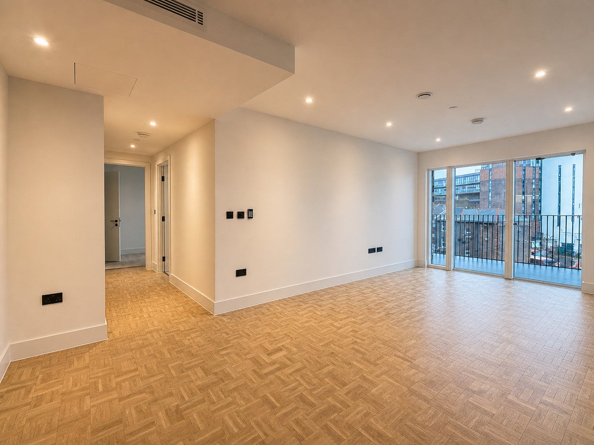 Flat Danvers Avenue in Greater London