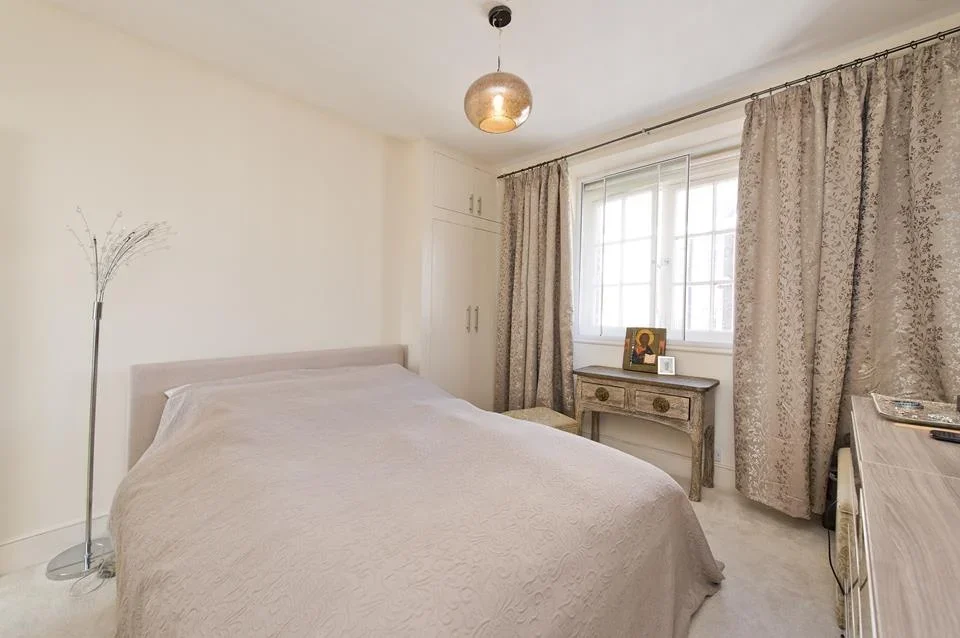 Flat Charleville Road in Greater London