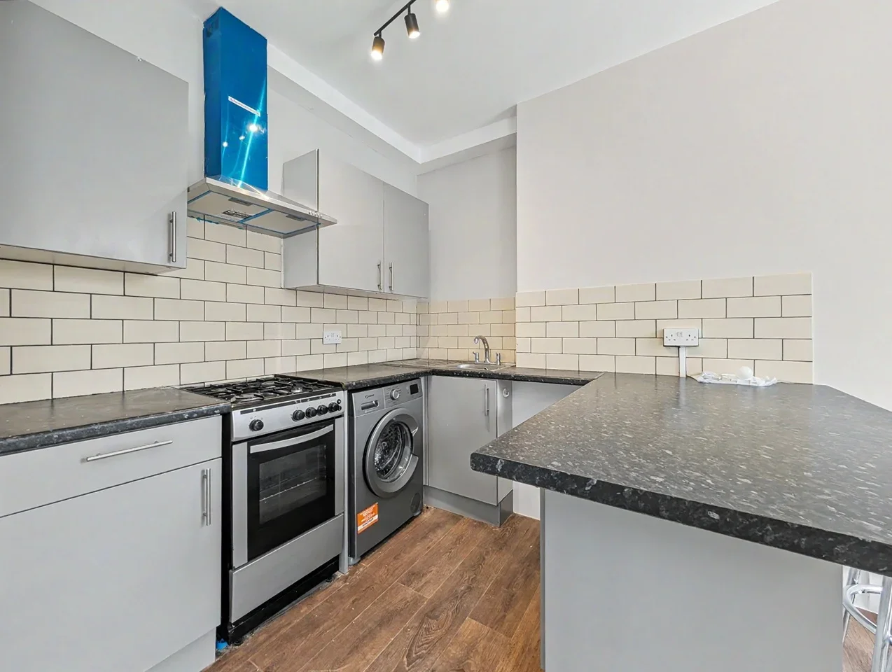 Flat Hermitage Road in Greater London