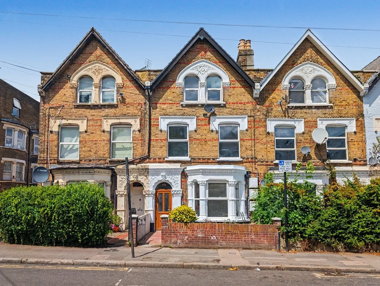 Flat Hermitage Road in Greater London