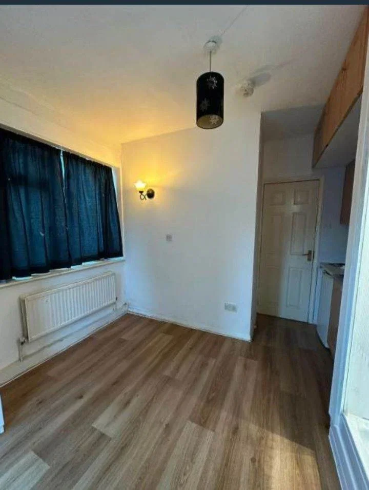 Room Polesworth Road in Greater London