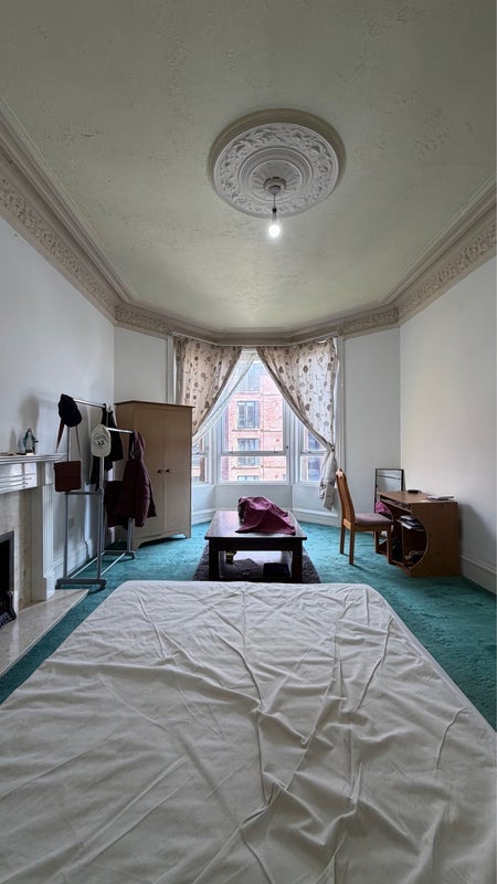 Room Meadowpark Street in Glasgow