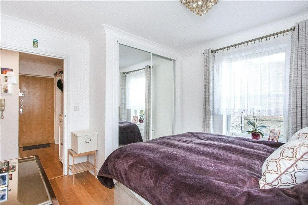 Flat Lower Mortlake Road in Greater London