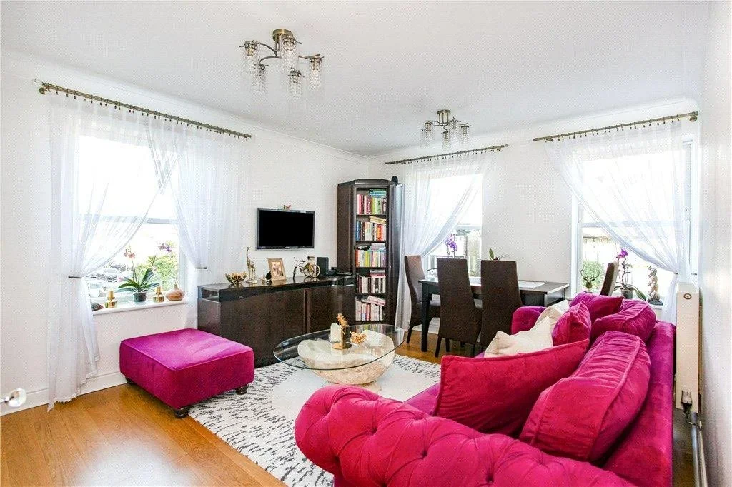 Flat Lower Mortlake Road in Greater London