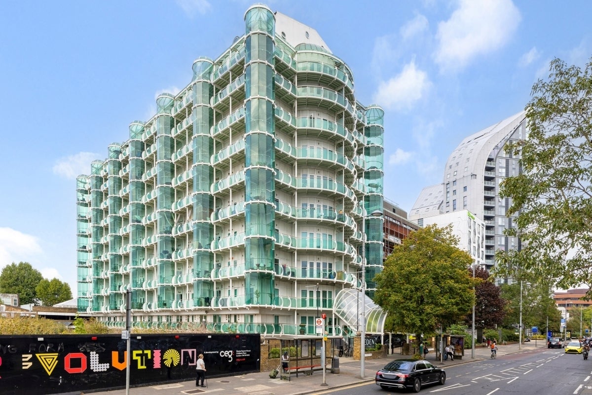Flat Uxbridge Road in Greater London