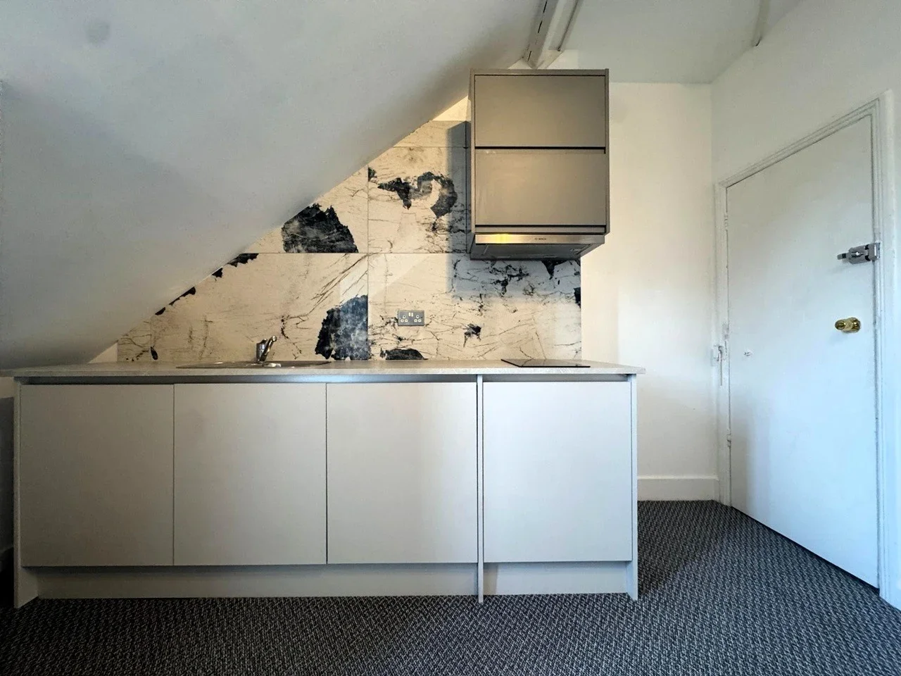 Flat Bond Street in Greater London