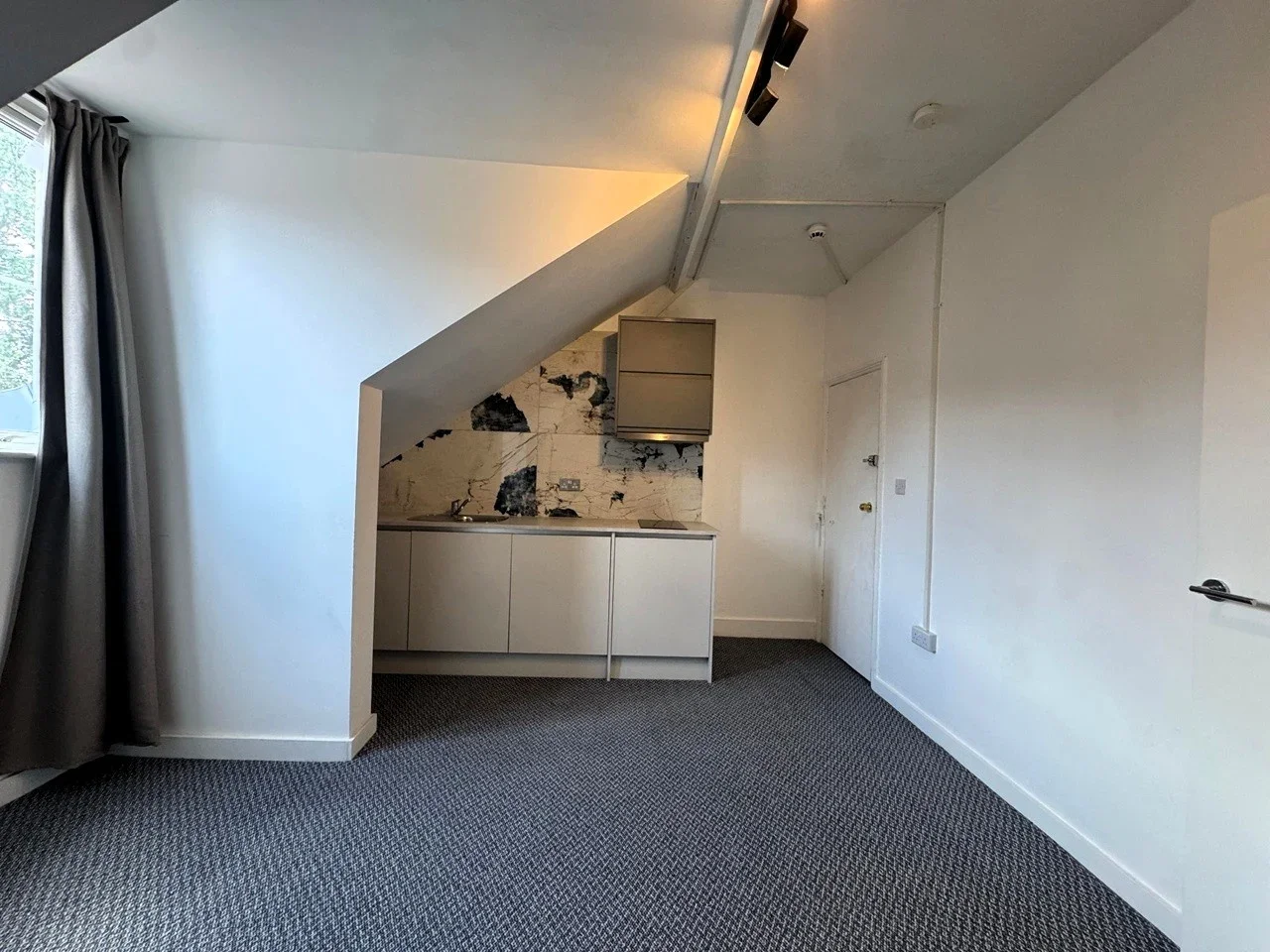 Flat Bond Street in Greater London